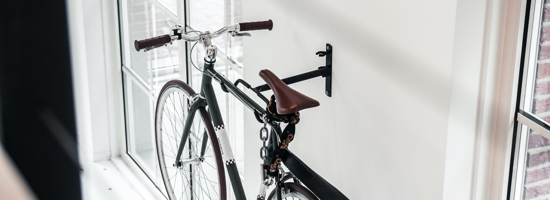 Colgar bicicletas en la pared- api.cat  Bike storage apartment, Bicycle  storage, Bike storage